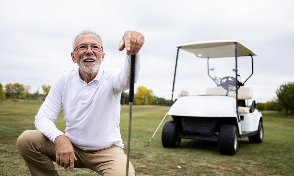 https://149360642.v2.pressablecdn.com/wp-content/uploads/2023/05/portrait-active-senior-man-playing-golf-golf-course-enjoying-free-time-outdoors-1000x600.jpg